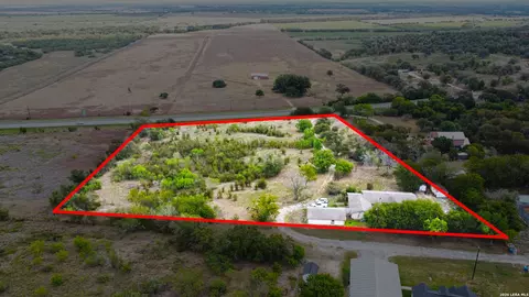 1629 N Colorado St, Lockhart, TX 78644