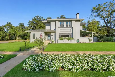 503 S Austin St, Seguin, TX 78155