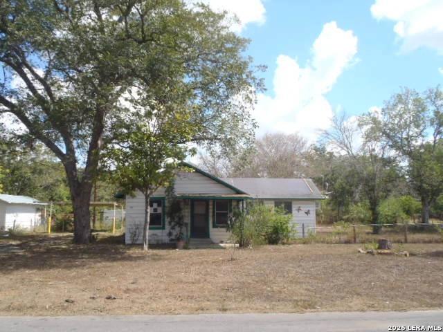 921 Pecan St, Seguin, TX 78155