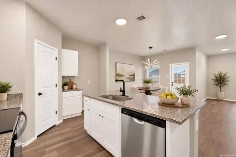 Kitchen - 560 Chaco Loop, Seguin, TX 78155 photo 1 of 2