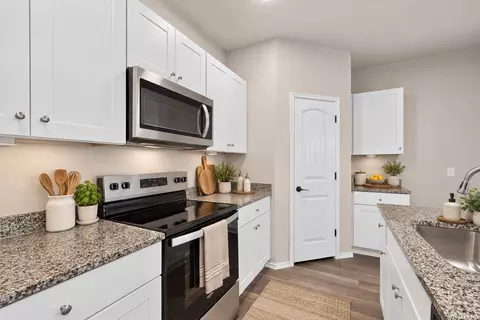 Kitchen - 560 Chaco Loop, Seguin, TX 78155 photo 2 of 2
