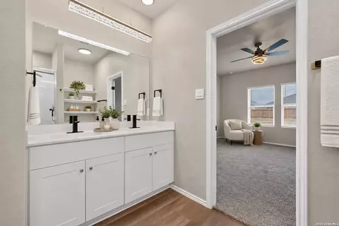 Bath - 560 Chaco Loop, Seguin, TX 78155 photo 1 of 5