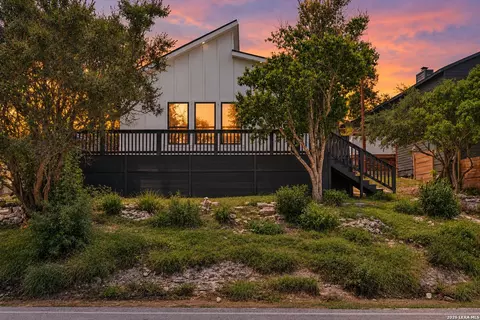 12596 Park Road 37, Lakehills, TX 78063