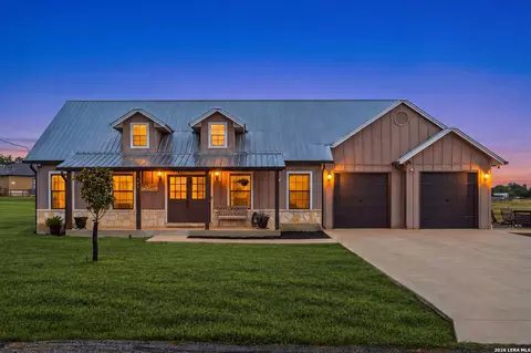 445 Spanish Grant Cir, Bandera, TX 78003