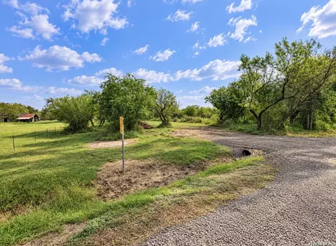 117 Ryan Rd, Refugio, TX 78377 photo 2
