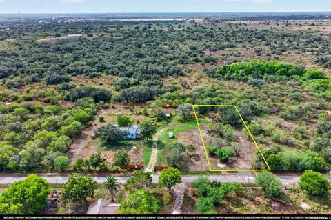 117 Ryan Rd, Refugio, TX 78377 photo 3