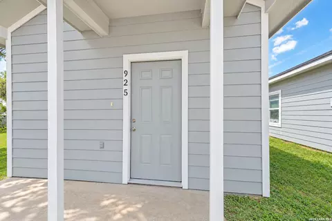 925 S San Joaquin Ave, San Antonio, TX 78237