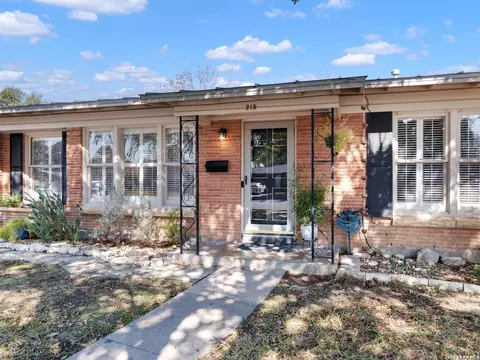 215 Millwood Ln, San Antonio, TX 78216