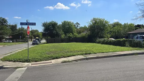 702 S San Eduardo Ave, San Antonio, TX 78237