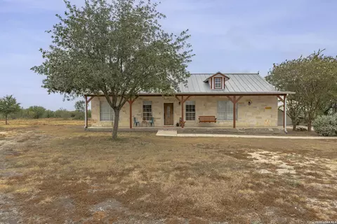 136 County Road 5781, Castroville, TX 78009
