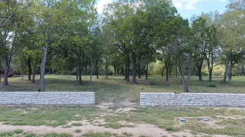 264 Riverfront Dr, New Braunfels, TX 78132