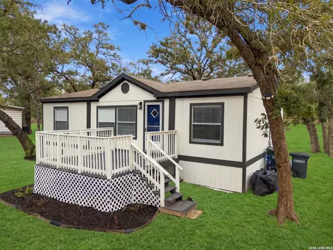 115 Dinks, Seguin, TX 78155