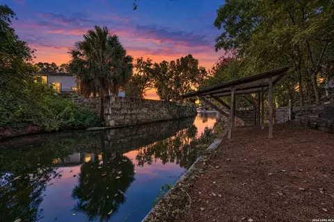 427 River Bend Dr, New Braunfels, TX 78130
