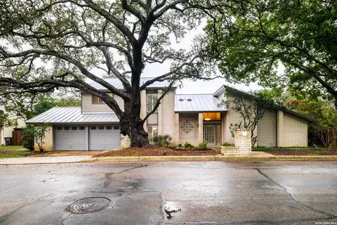 318 Country Wood Dr, San Antonio, TX 78216