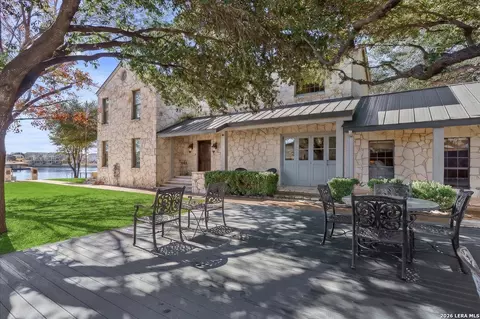 135 Perry Ln, Kingsland, TX 78639