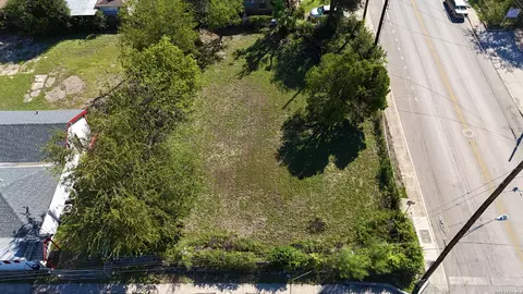1753 W Poplar, San Antonio, TX 78207