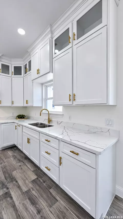 Kitchen - 260 Park St, Eagle Pass, TX 78852 photo 4 of 6