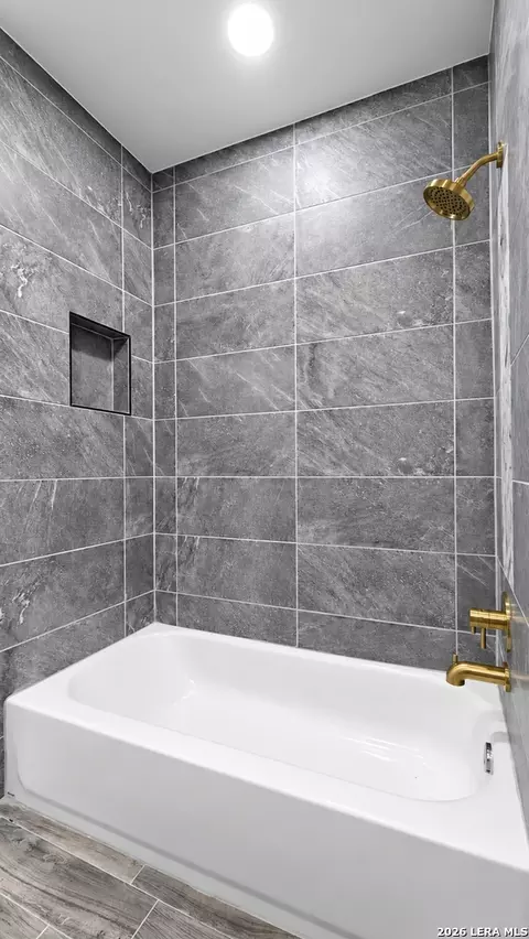 Bath - 260 Park St, Eagle Pass, TX 78852 photo 11 of 11
