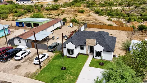 View/Area - 260 Park St, Eagle Pass, TX 78852 photo 2 of 8