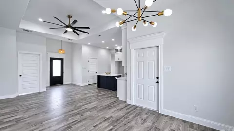 Entry Way - 260 Park St, Eagle Pass, TX 78852 photo 2 of 2