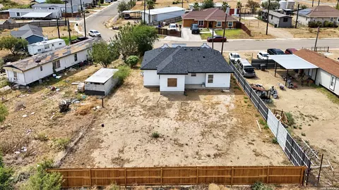 View/Area - 260 Park St, Eagle Pass, TX 78852 photo 4 of 8
