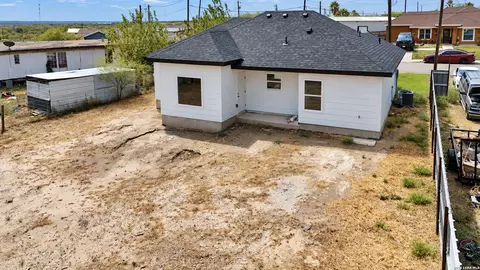 View/Area - 260 Park St, Eagle Pass, TX 78852 photo 3 of 8