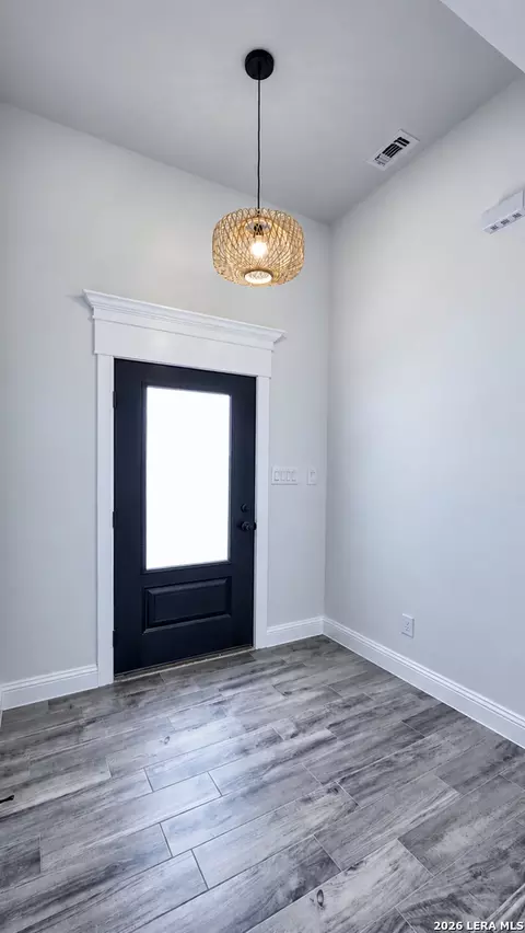 Entry Way - 260 Park St, Eagle Pass, TX 78852 photo 1 of 2