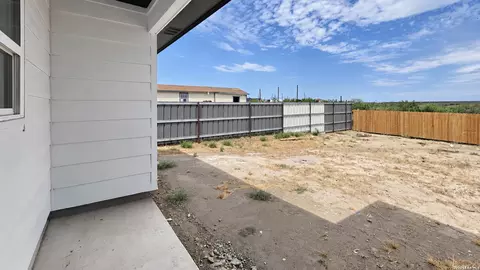 Exterior - 260 Park St, Eagle Pass, TX 78852 photo 2 of 3