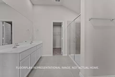 Bath - 13531 Piscina Ave, San Antonio, TX 78222 photo 1 of 2