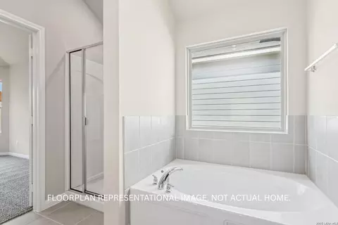 Bath - 13531 Piscina Ave, San Antonio, TX 78222 photo 2 of 2