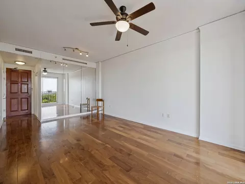 1 Towers Park Ln #1004, San Antonio, TX 78209