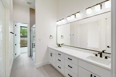 Bath - 430 Arthur Ct, Spring Branch, TX 78070 photo 4 of 5