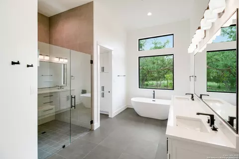 Bath - 430 Arthur Ct, Spring Branch, TX 78070 photo 1 of 5