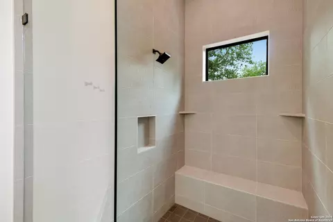 Bath - 430 Arthur Ct, Spring Branch, TX 78070 photo 3 of 5