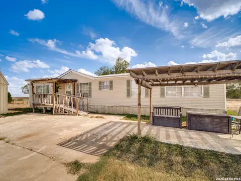 264 County Road 7710, Devine, TX 78016 photo 2