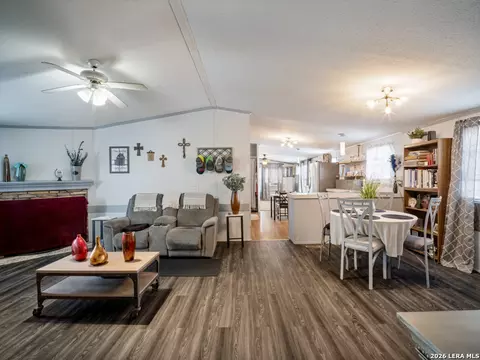 264 County Road 7710, Devine, TX 78016 photo 7
