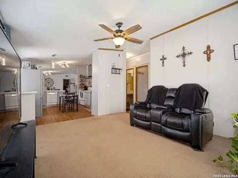 264 County Road 7710, Devine, TX 78016 photo 11