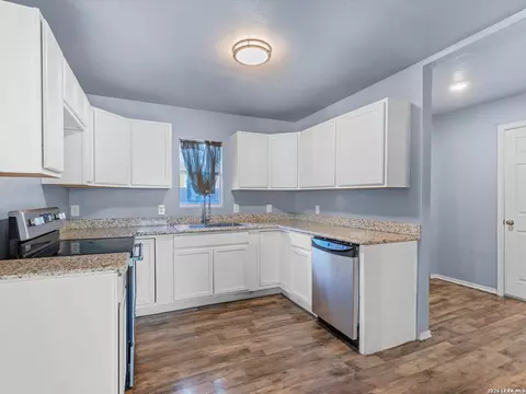 2727 Roselawn Rd, San Antonio, TX 78226