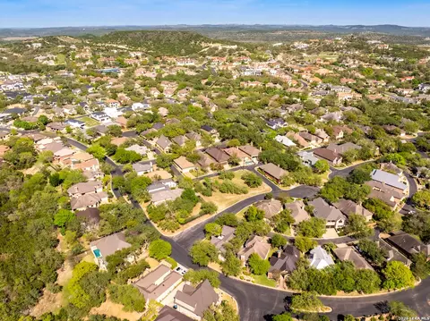 9 Hendon Ln, San Antonio, TX 78257