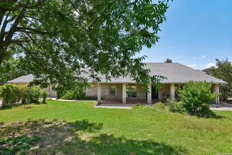 283 W Lacey Oak Pkwy, Kerrville, TX 78028