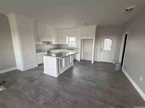 786 Molina Loop, Eagle Pass, TX 78852 photo 2