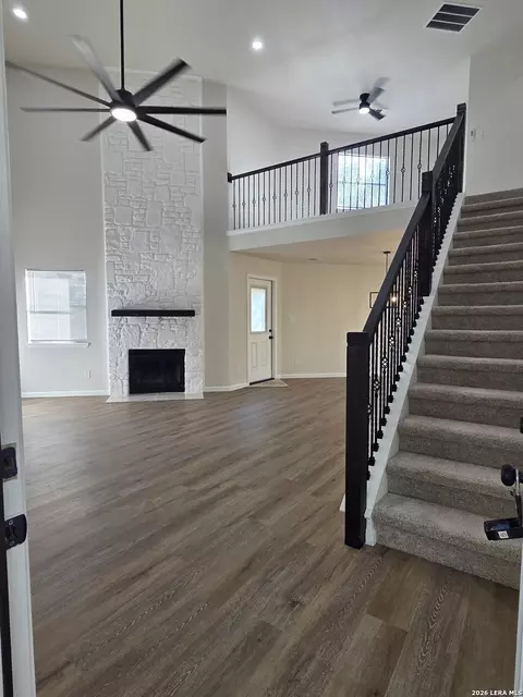 8562 Echo Creek Ln, San Antonio, TX 78240
