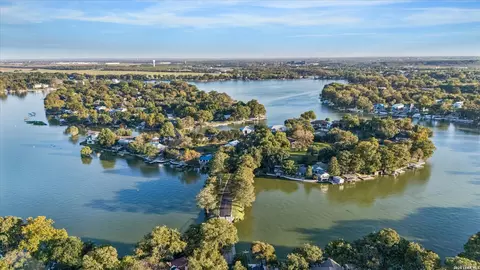 545 Admiral Benbow Ln, Mcqueeney, TX 78123