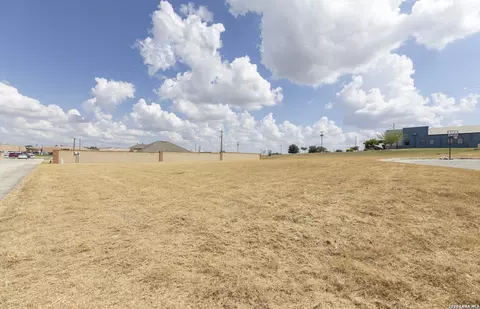 105 Juniors Pl, La Vernia, TX 78121