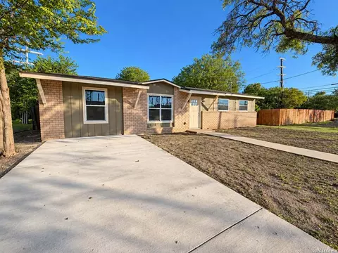 305 W Aviation Blvd, Universal City, TX 78148