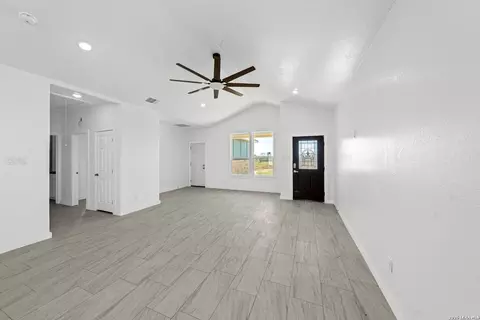 Living - 815 E Fm 462, Moore, TX 78057 photo 4 of 6
