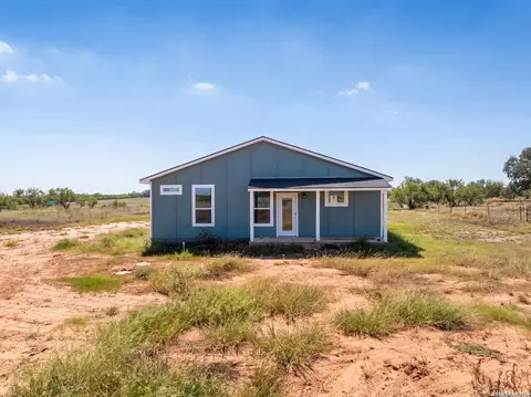 Exterior - 815 E Fm 462, Moore, TX 78057 photo 5 of 7