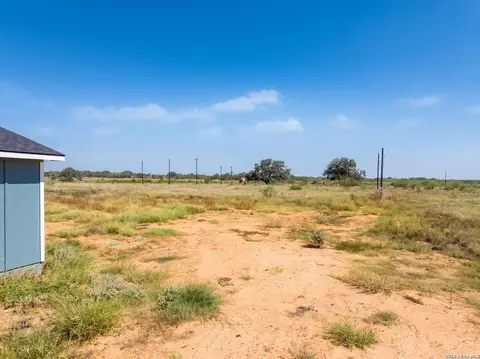 Exterior - 815 E Fm 462, Moore, TX 78057 photo 4 of 7