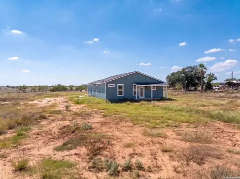 Exterior - 815 E Fm 462, Moore, TX 78057 photo 6 of 7