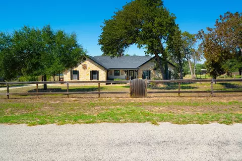 312 Rose Gdn, La Vernia, TX 78121